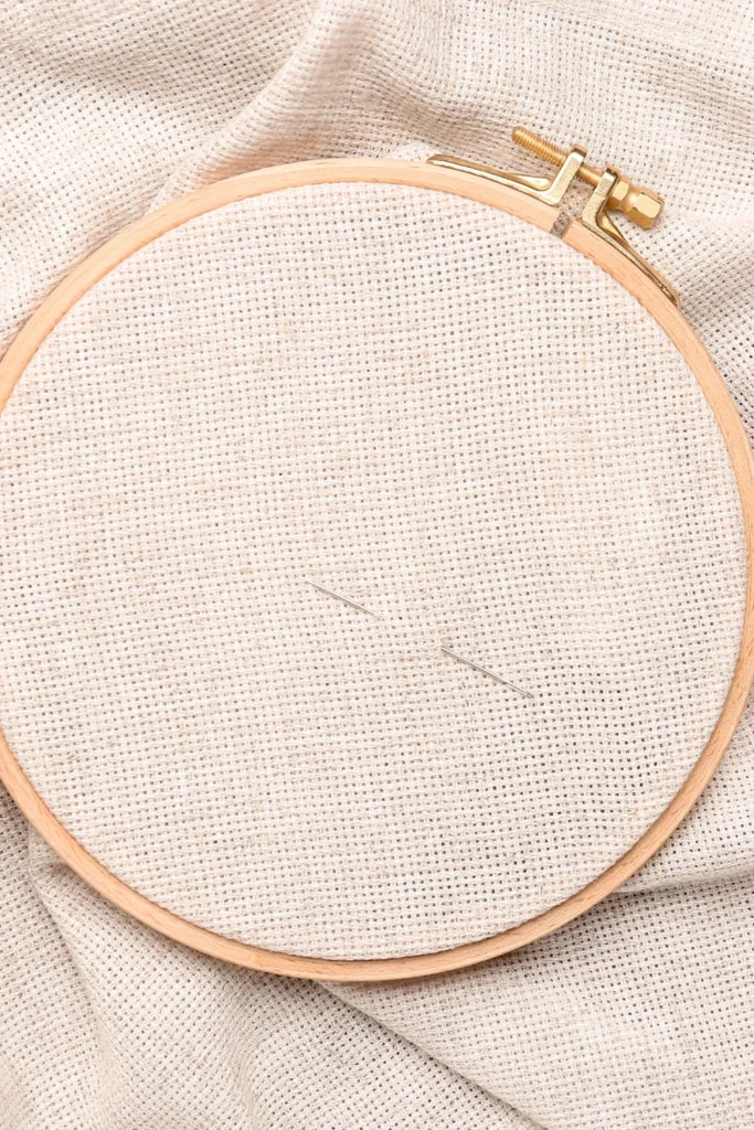 how to use embroidery hoop